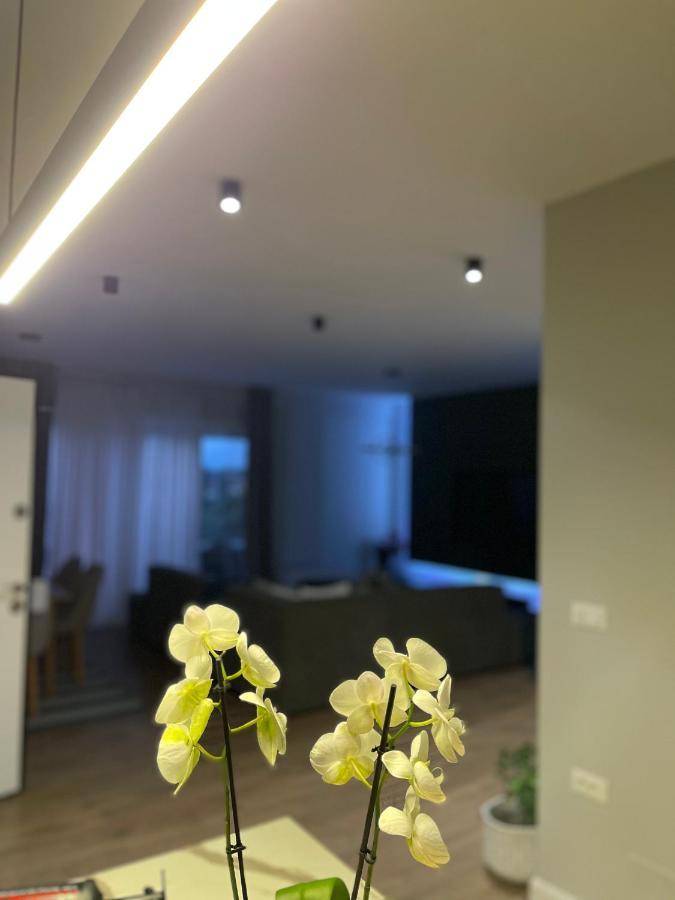Villa 22 *